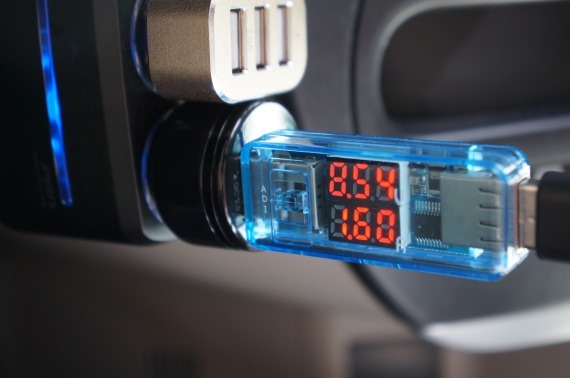 AukeyQC2.0CarCharger_18_sh