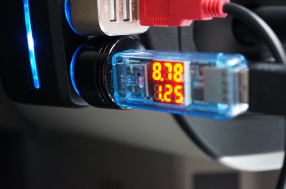 AukeyQC2.0CarCharger_25_sh
