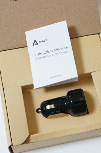 AukeyQC2.0CarCharger_29_sh