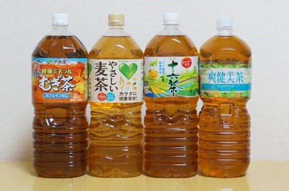 カフェインレス、かつ、砂糖の入っていない飲料4種の写真