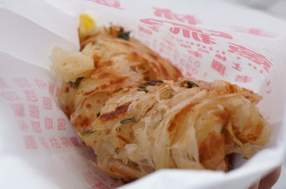 how_do_they_cook_up_congzhuabing_in_taibei_6_sh