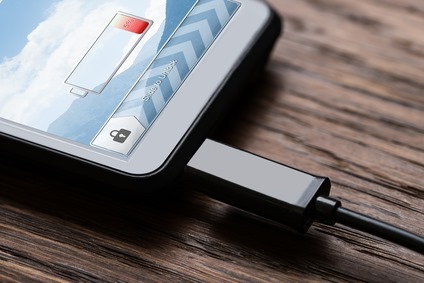 mobile-phone-on-charge_sizeXS