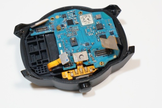 dropped_lg_g_watch_r_in_water_17_sh