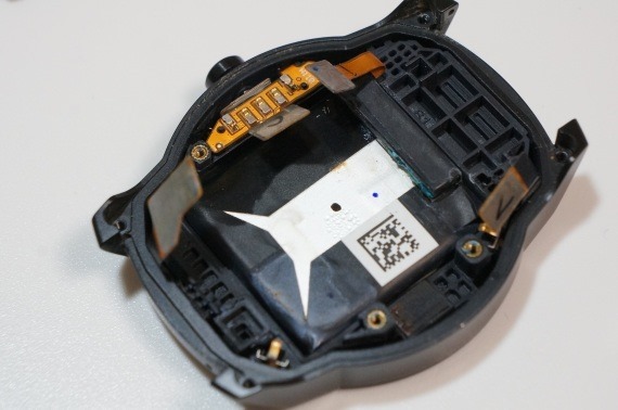 dropped_lg_g_watch_r_in_water_19_sh
