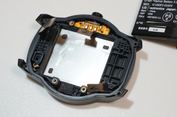 dropped_lg_g_watch_r_in_water_22_sh