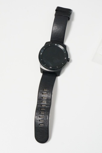 dropped_lg_g_watch_r_in_water_6_sh