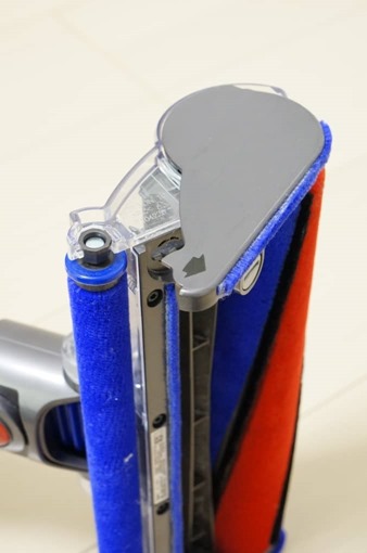 washing_dyson_v8_soft_cleaner_head_10_sh