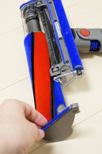 washing_dyson_v8_soft_cleaner_head_11_sh
