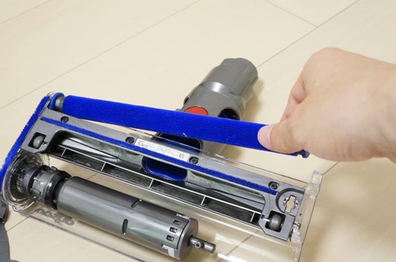 washing_dyson_v8_soft_cleaner_head_14_sh