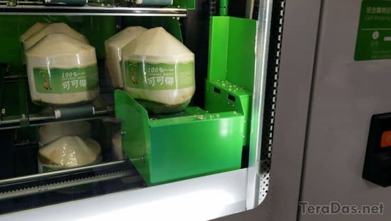 coconuts_water_vending_machine_in_taipei_4