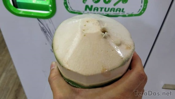 coconuts_water_vending_machine_in_taipei_9